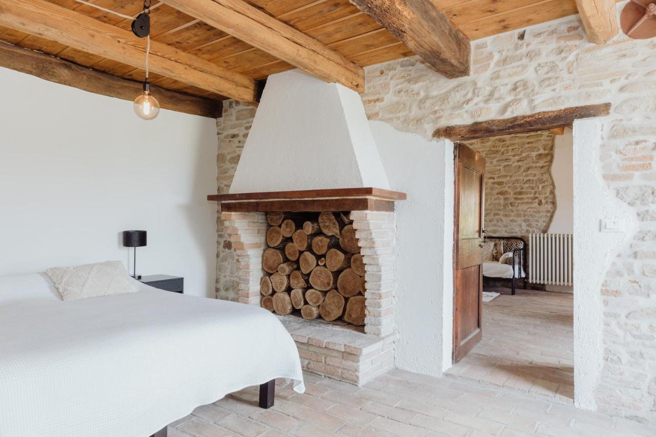 Agriturismo Qui Voglio Monte Roberto Екстериор снимка