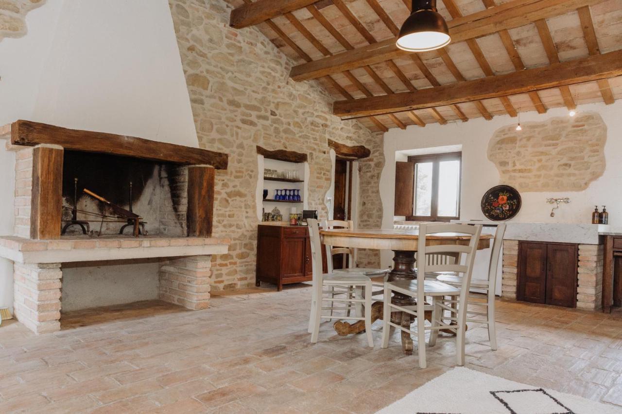 Agriturismo Qui Voglio Monte Roberto Екстериор снимка
