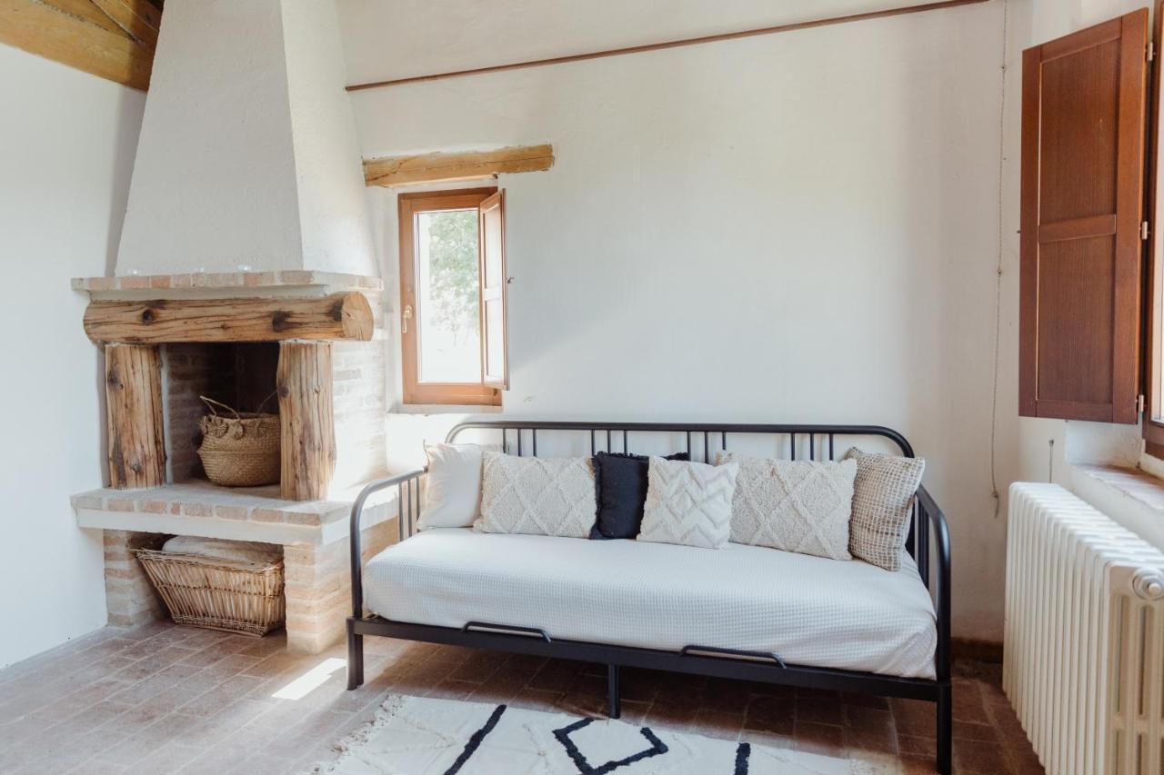 Agriturismo Qui Voglio Monte Roberto Екстериор снимка