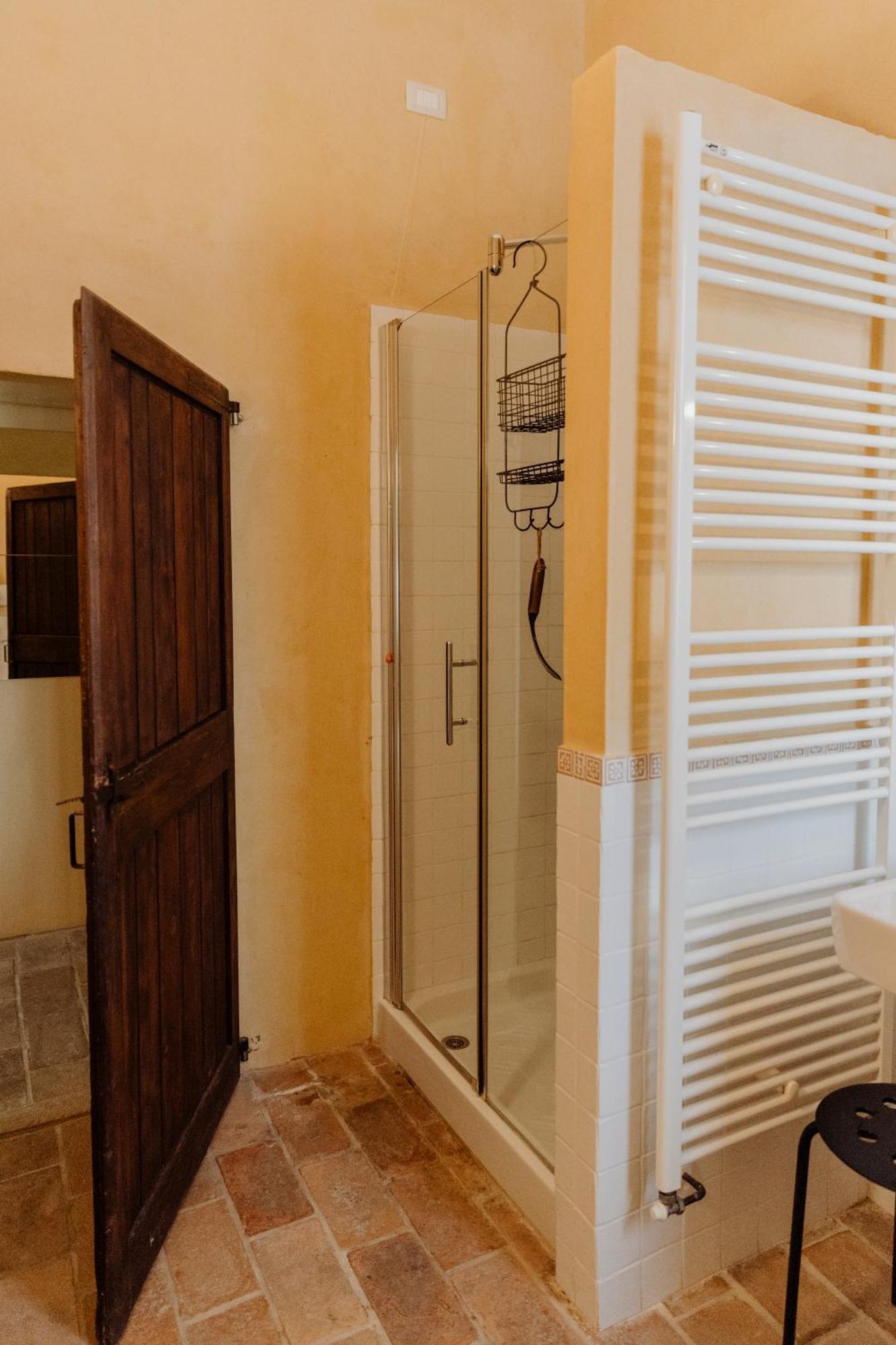 Agriturismo Qui Voglio Monte Roberto Екстериор снимка
